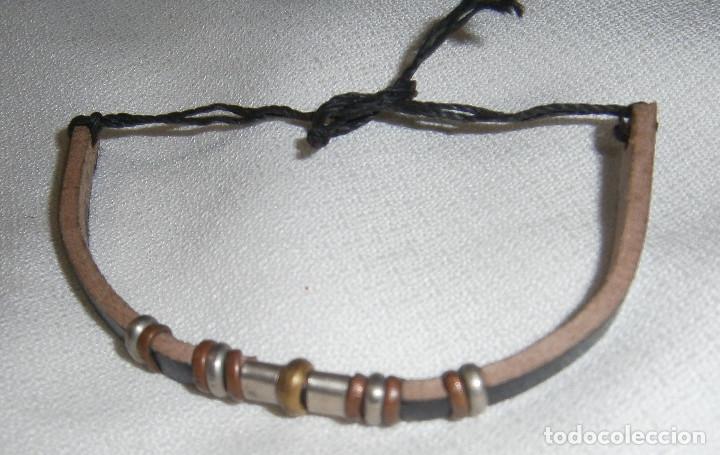 Joyeria: pulsera de cuero con piezas de metal - Foto 1