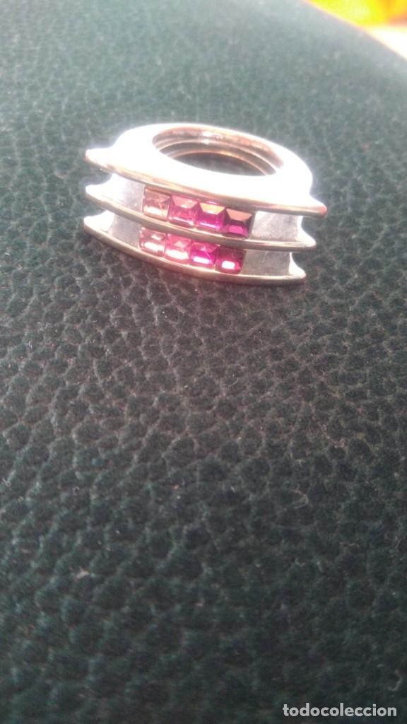 Joaillerie: ANILLO DE BISUTER&Iacute;A CON PEDRER&Iacute;A EN COLOR ESCALADO DEL BLANCO AL GRANATE