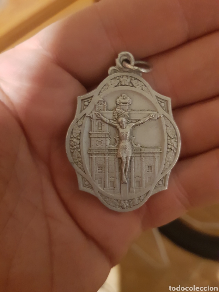 Schmuck: Medalla del Sant&iacute;simo Cristo de la Fe calle Sagunto
