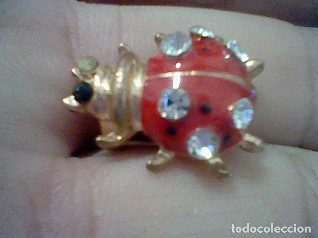 Schmuck: MARIQUITA BROCHE ALFILER METAL DORADO 2 CMS LARGO LE FALTA UN OJO