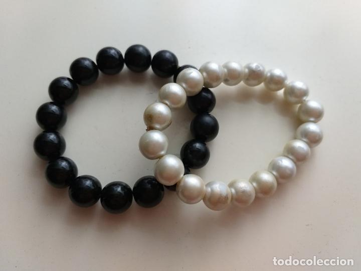 Joyeria: 2 Pulseras. El&aacute;stica. Blanco y negro - Foto 2