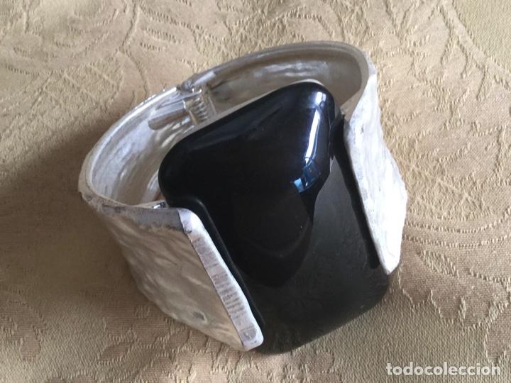 Joyeria: PULSERA BRAZALETE PLATEADO MATE Y NEGRO