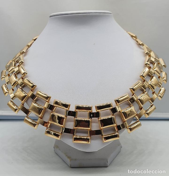 Joyeria: Gargantilla de dise&ntilde;o sofisticado de eslabones rectangulares con ba&ntilde;o de oro . - Foto 2