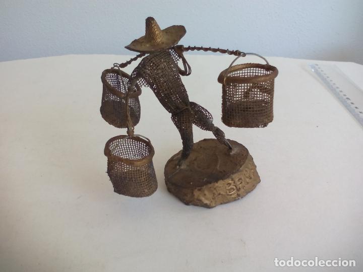 Joalharia: PESCADOR O VENDEDOR DE PESCADO, DE BARBADOS. FIGURA O ESCULTURA