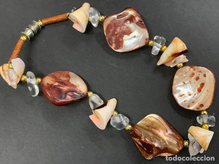 Joyeria: curiosa pulsera de caracolas y nacar. abierta mide 21cms - Foto 3