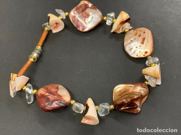 Joyeria: curiosa pulsera de caracolas y nacar. abierta mide 21cms - Foto 1