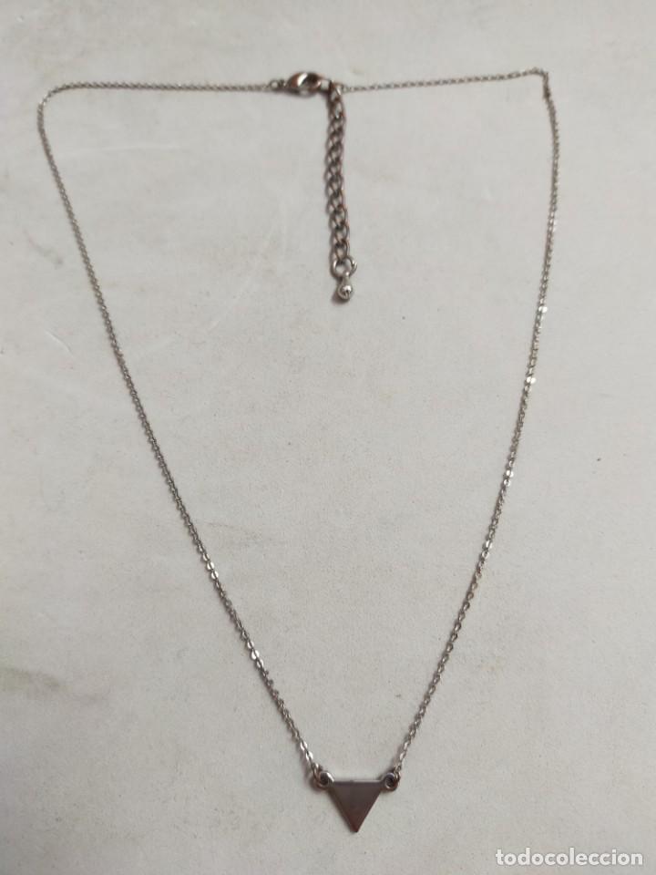 Joyeria: CADENA DE METAL PLATEADO CON COLGANTE EN FORMA DE TRAINGULO - Foto 1