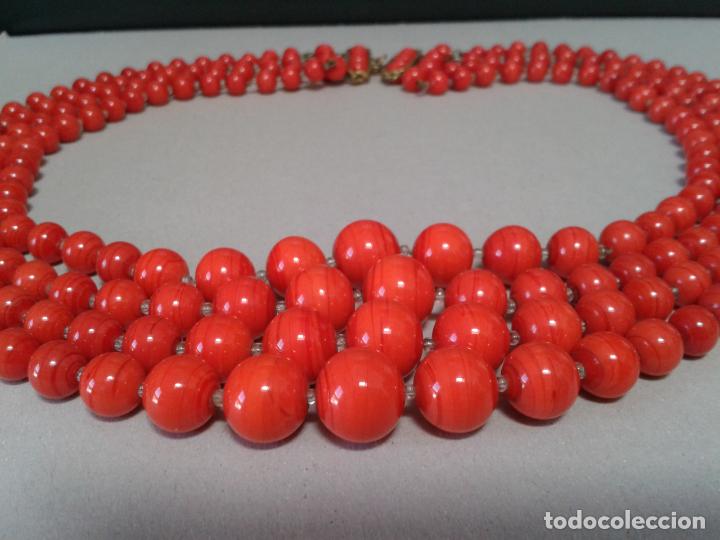 Joyeria: Gargantilla opalina roja. 4 bueltas. 50 cm. Avierta. - Foto 2
