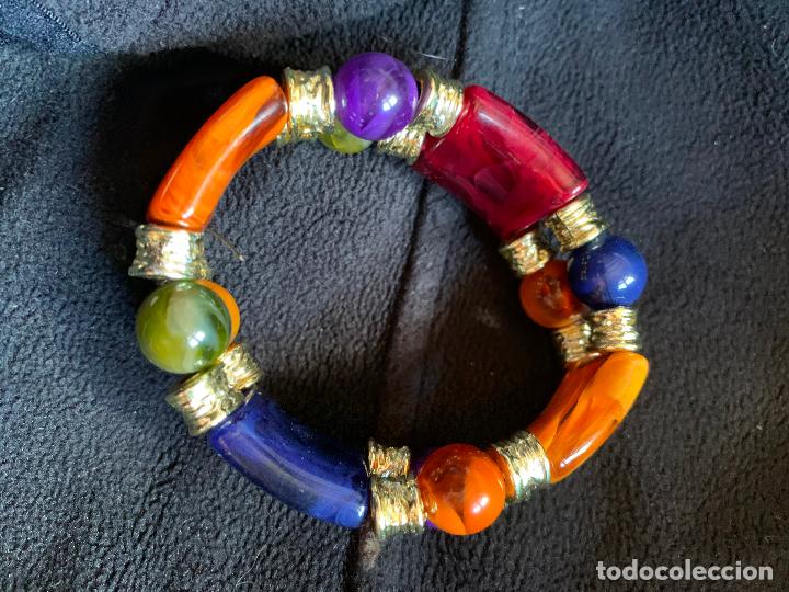 Joyeria: Bonita pulsera De material plastico, simil minerales. Elastica. - Foto 1
