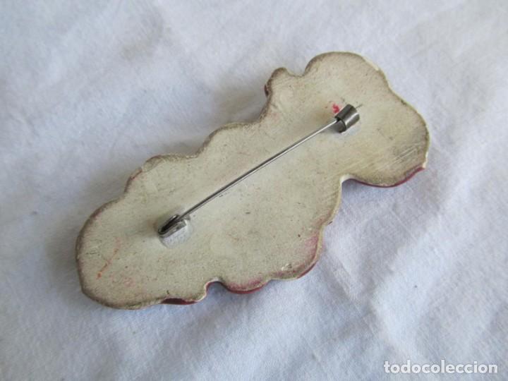 Joyeria: Broche de cer&aacute;mica vidriada con palomas en relieve - Foto 4