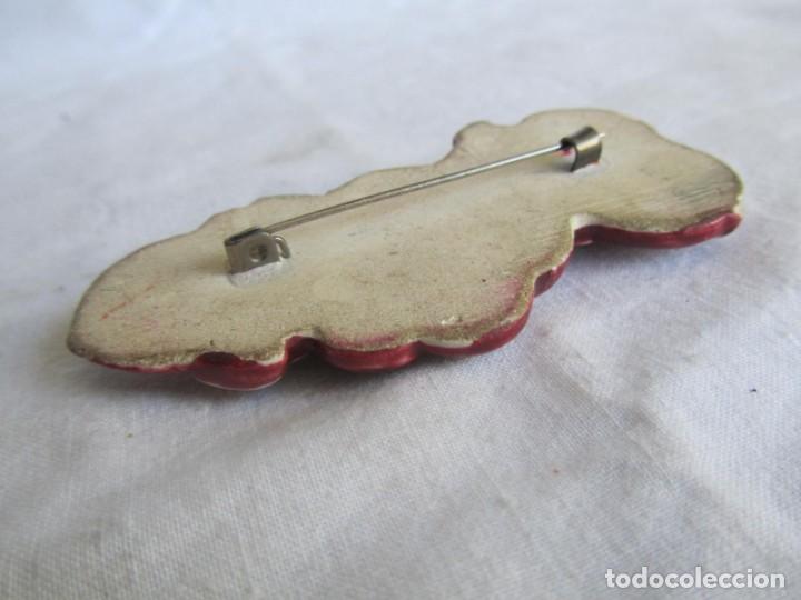 Joyeria: Broche de cer&aacute;mica vidriada con palomas en relieve - Foto 5