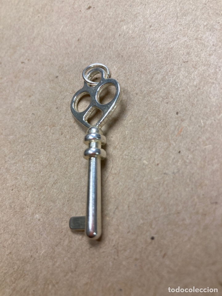 Joyeria: Colgante en forma de llave - Foto 1