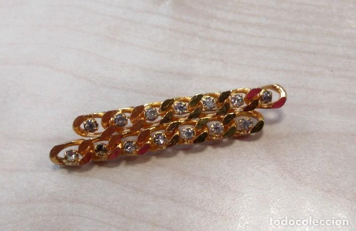 Schmuck: BISUTERIA - ALFILER DORADO CON INCRUSTACIONES BLANCAS.