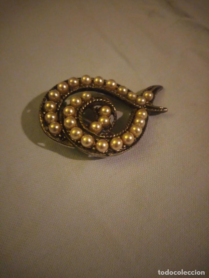 Joyeria: Antiguo broche de metal plateado con perlas. - Foto 3