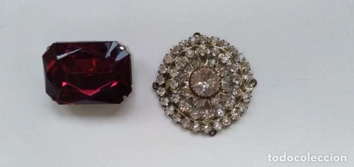 Schmuck: Conjunto de broche y adorno de bisuter&iacute;a