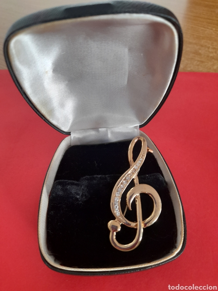 Joyeria: AGUJA O BROCHE EN BISUTER&Iacute;A