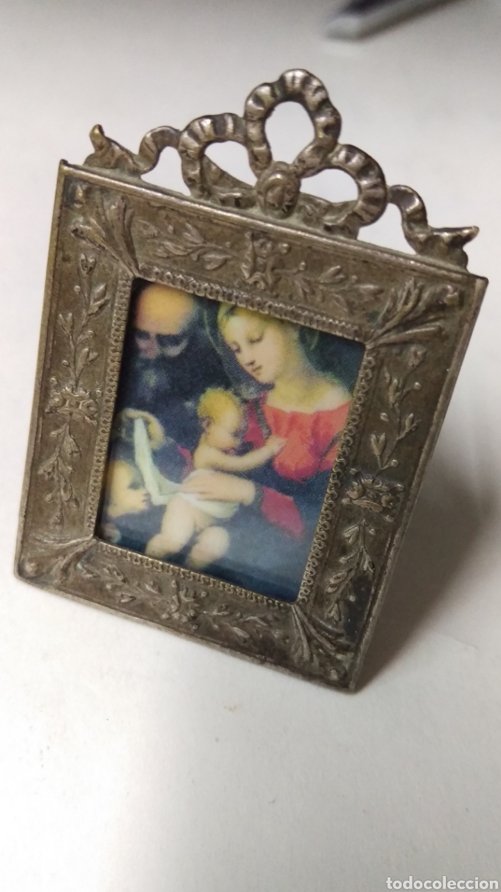 Gioielleria: ANTIGUO PORTAFOTOS MET&Aacute;LICO. 33 x 50 mm.