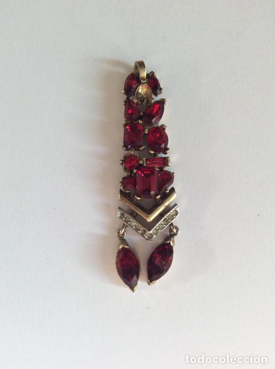 Gioielleria: Colgante estilo art deco vintage en tonos rojo frambuesa