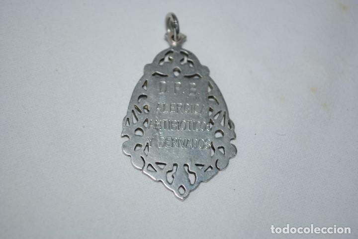 Joyeria: CHAPA CON LEYENDA DE ALERGIA EN ARABE - Foto 2