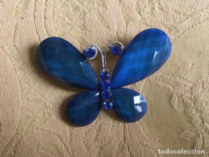 Joaillerie: BROCHE CON FORMA DE MARIPOSA AZUL
