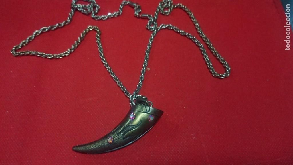 Joaillerie: COLLAR CON CUERO Y PIEDRECITAS DE COLORES - BISUTERIA