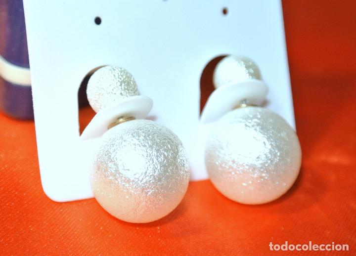 Joyeria: Pendientes doble bola blanco perlado, Nuevos - Foto 2