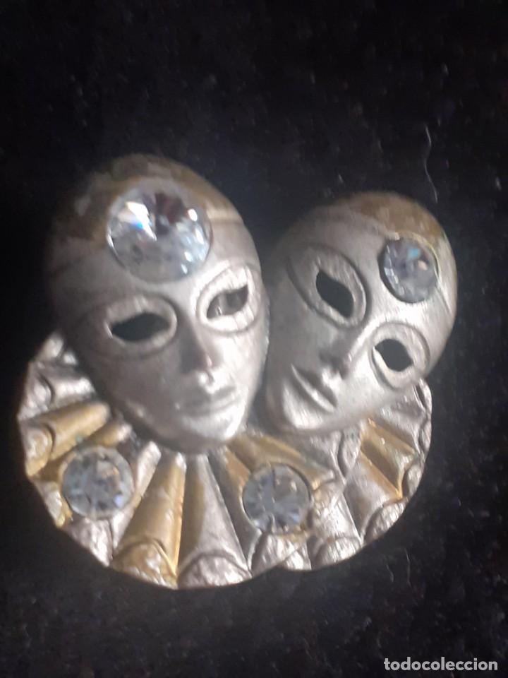 Joyeria: Broche metalico de mascaras de carnaval - Foto 1