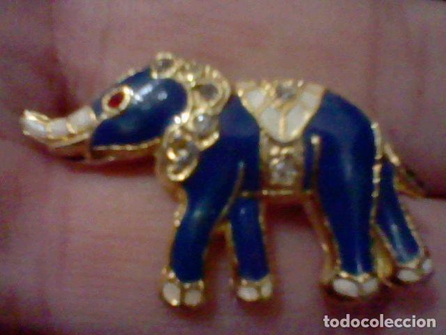 Schmuck: ELEFANTE PINTVRA Y PEDRER&Iacute;A BISVTERIA TROMPA ARRIBA 3,5CMS LARGO BROCHE