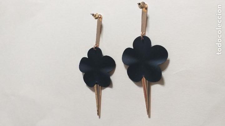 Joyeria: PENDIENTES ALARGADOS. FLOR. DORADO Y NEGRO - Foto 8