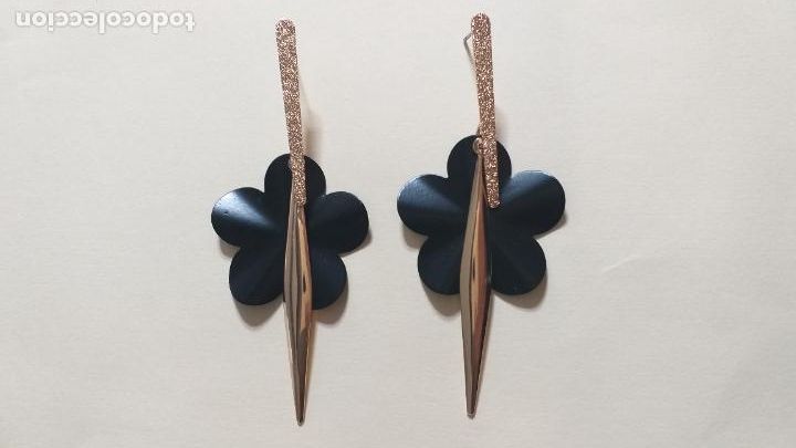 Joyeria: PENDIENTES ALARGADOS. FLOR. DORADO Y NEGRO - Foto 1