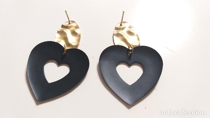 Joyeria: PENDIENTES ALARGADOS. CORAZON. DORADO Y NEGRO - Foto 4