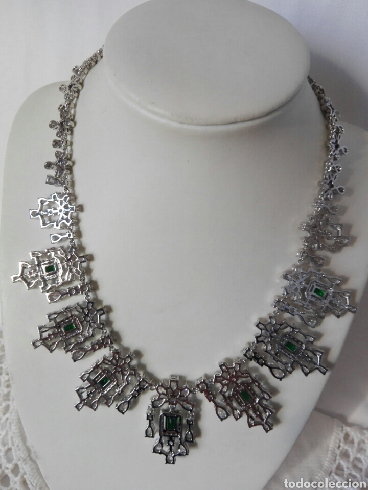 Joyeria: Precioso collar gargantilla de fiesta acabada en oro blanco y símil esmeraldas - Foto 6 - 306619138