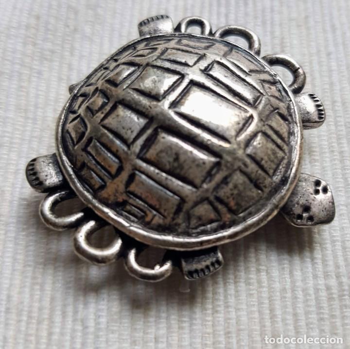 Joaillerie: BROCHE MET&Aacute;LICO PLATEADO TORTUGA METAL POINTUS