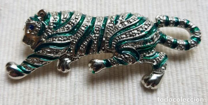 Joaillerie: BROCHE PANTERA MET&Aacute;LICO CON PIEDRAS Y ESMALTADO. TIPO CARTIER