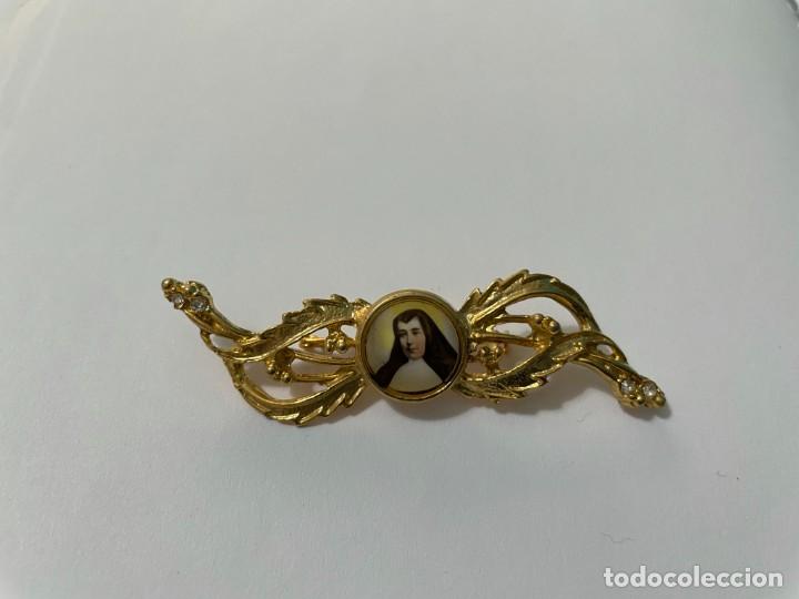 Joyeria: BROCHE AGUJA SANTA TERESA JORNET MEDIDAS 7 X 1,5 CM