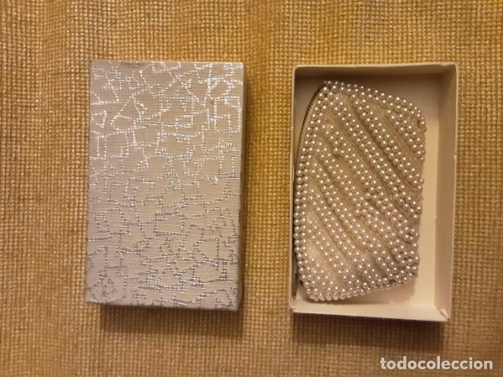 Joyeria: Antiguo monedero de perlas de imitaci&oacute;n - Foto 4