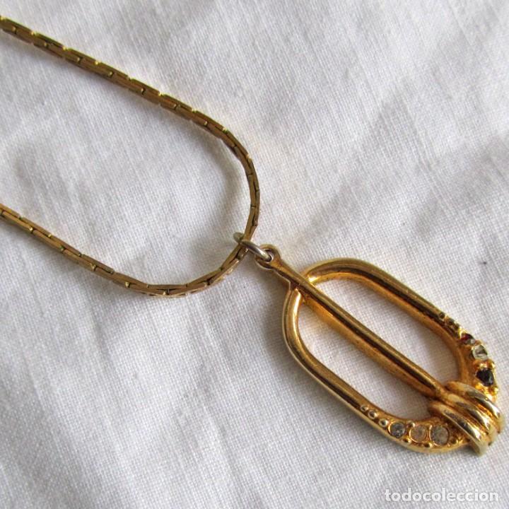 Gioielleria: Antiguo colgante con cadena en metal dorado