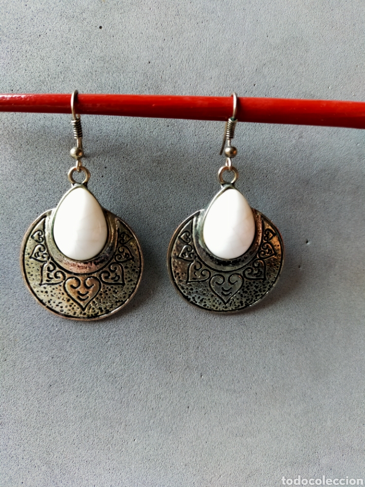 Joalharia: PENDIENTES DE METAL PLATEADO DETALLE DE PIEDRA BLANCA