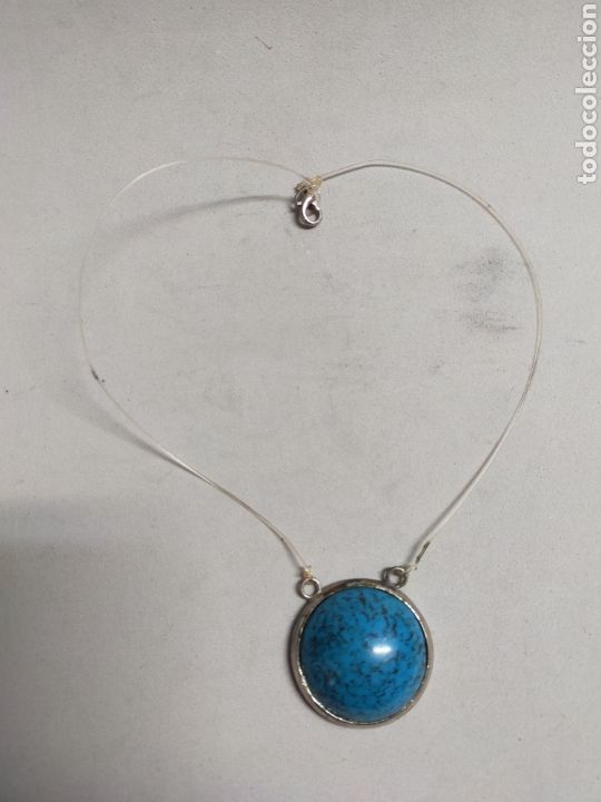 Joyeria: COLGANTE DE METAL Y PIEDRA AZUL