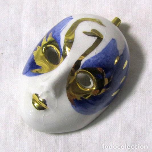 Joyeria: Broche en forma de careta de porcelana - Foto 1