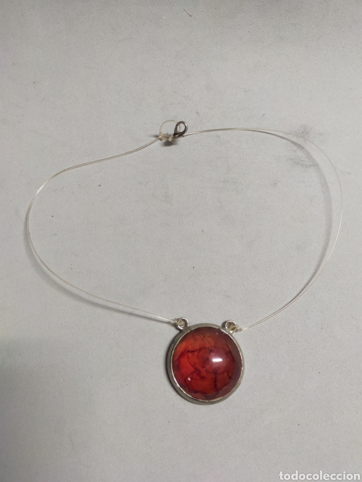 Joalharia: COLGANTE DE METAL Y PIEDRA ROJA