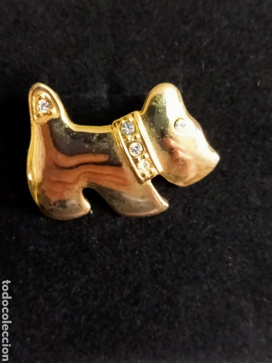 Joalharia: BROCHE DE PERRO, METAL DORADO, DETALLE DE CRISTALES