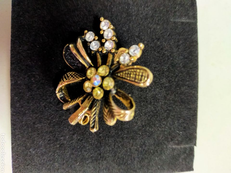 Joalharia: BROCHE RAMO CON LAZO, METAL DORADO.
