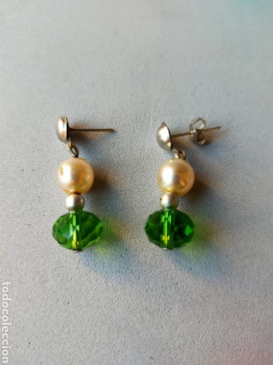 Joyeria: PENDIENTES DE SIMIL PERLAS Y CRISTALES VERDES. - Foto 1
