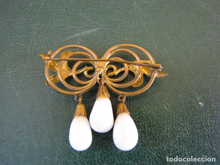 Joyeria: 19.- broche lat&oacute;n y perlas - Foto 2