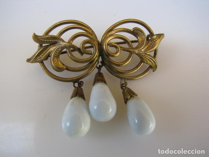 Joyeria: 19.- broche lat&oacute;n y perlas - Foto 3
