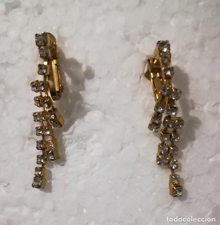 Joyeria: PENDIENTES DORADOS CON PIEDRECITAS TRANSPARENTES