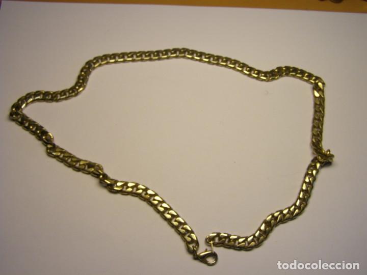 Joalharia: Collar cadena de bisuter&iacute;a, color dorado. A&ntilde;os 70.