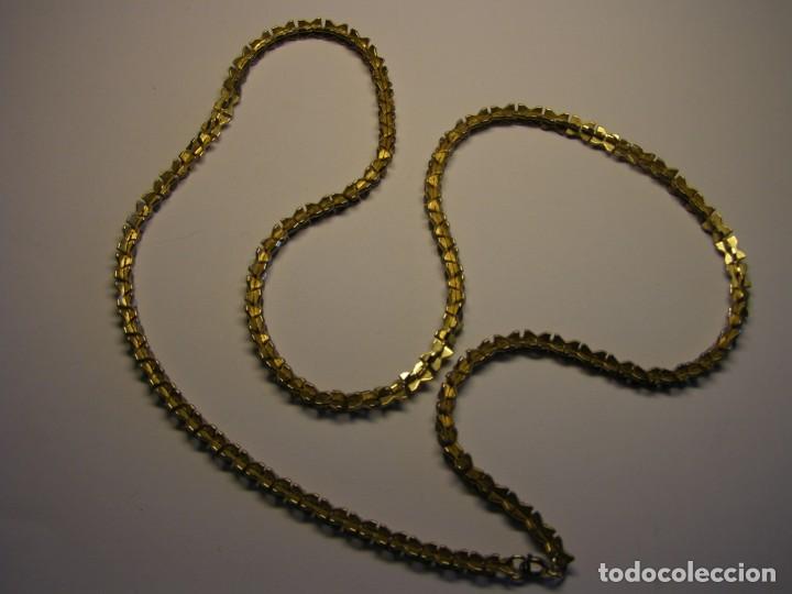 Joalharia: Collar cadena de bisuter&iacute;a, color dorado. A&ntilde;os 70.