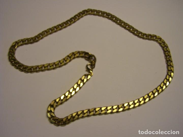 Joalharia: Collar cadena de bisuter&iacute;a, color dorado. A&ntilde;os 70.